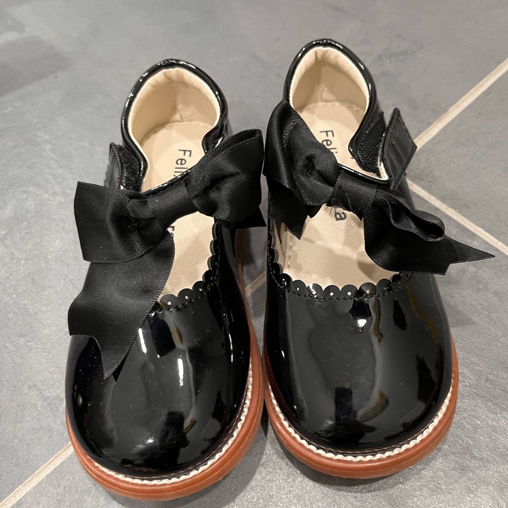 Perfect condition patent leather  black girls shoes